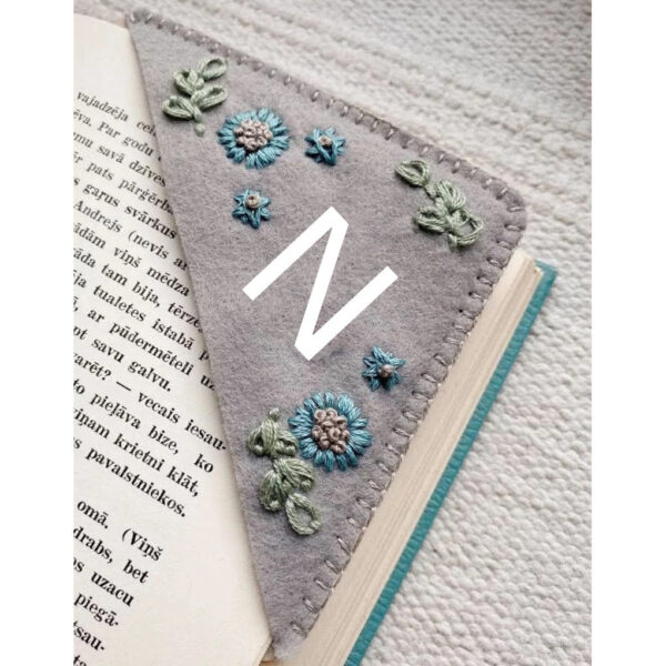 Fashion Minimalist Country Style Hand Embroidered Bookmark